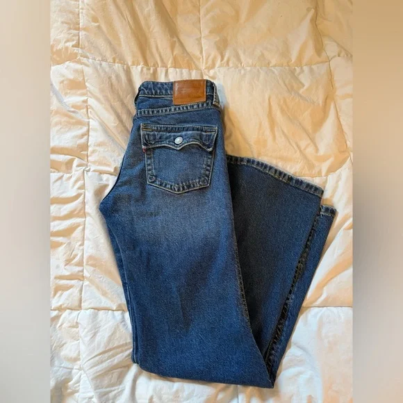 Levi's Medium Wash Jeans - Picture 4 of 4